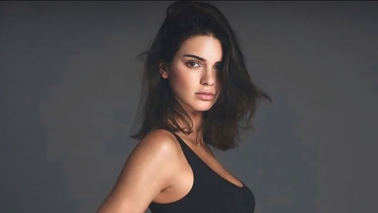 Kendall Jenner Kuachana na Umaarufu