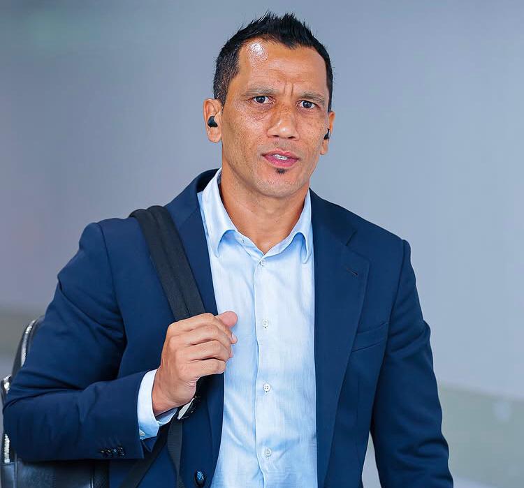 Simba Wabwagana na Kocha Mkuu Fadlu