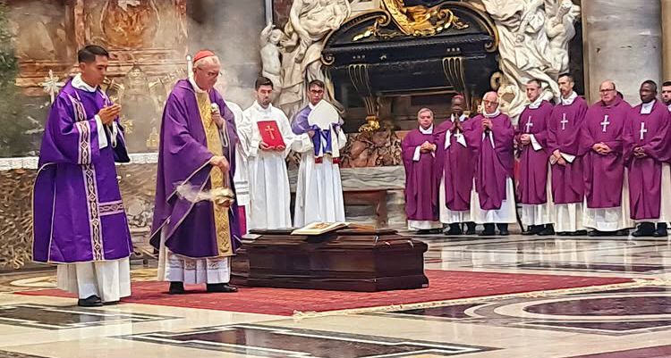 Mwili wa Askofu Rugambwa Waagea Vatican