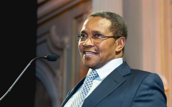 Jk Ajibiwa Maombi Yake na Dkt. Nchimbi