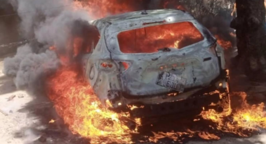 Magari Yaliyosindikiza Mwili wa Marehemu Yachomwa Moto