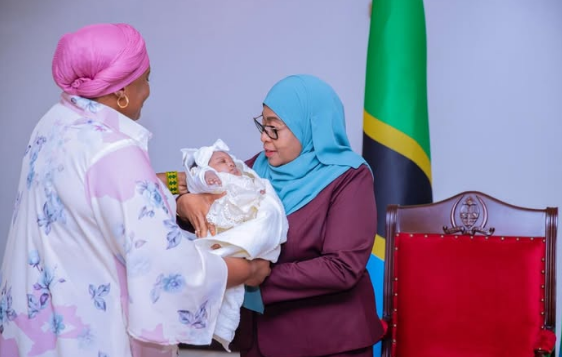 Rais Amkaribisha Mtoto Grace Samia Suluhu Kwenye Familia Yake