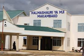  Watoto Wanusurika Kula Sumu Iliyotegeshewa Mbwa