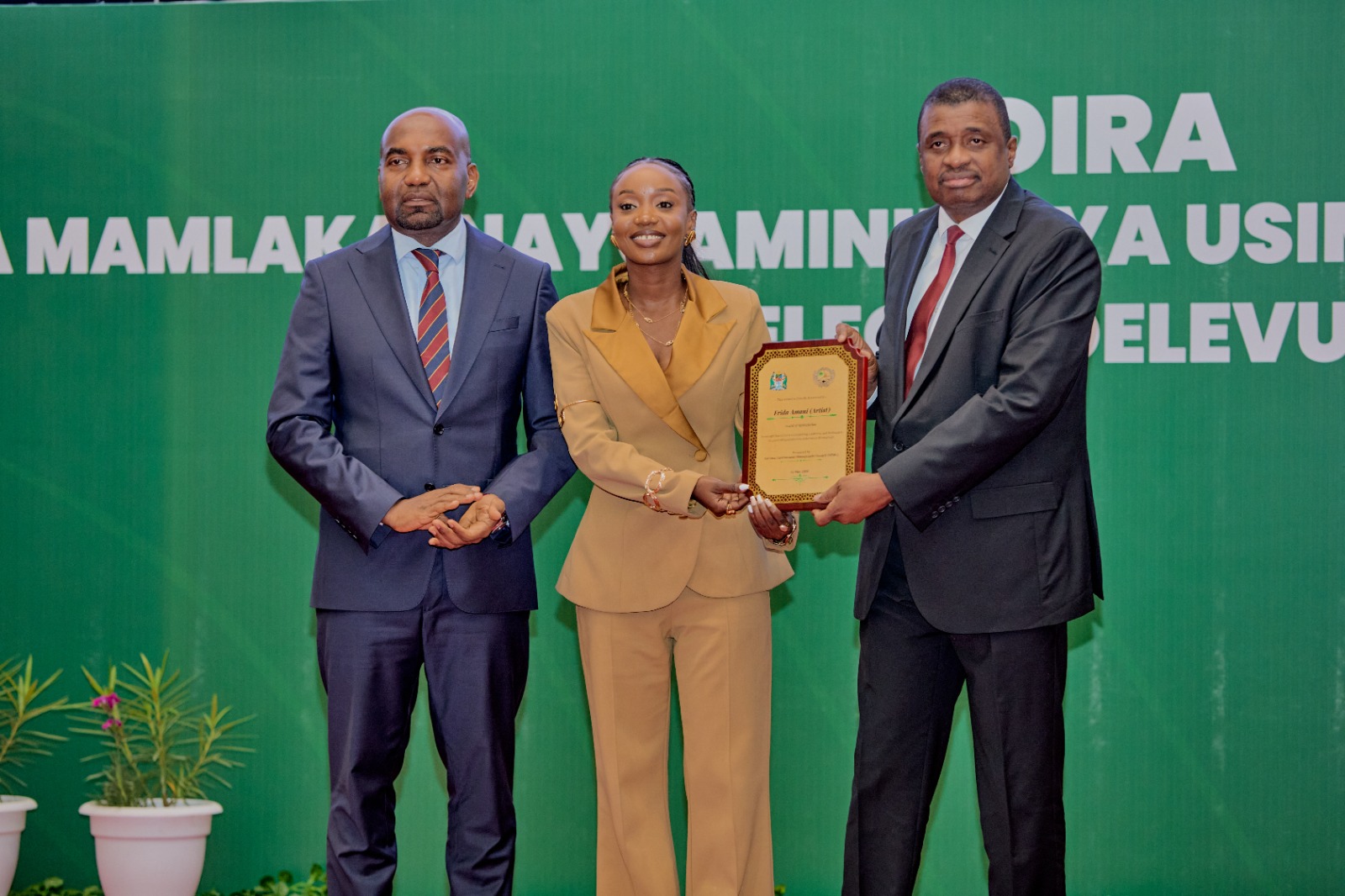 Frida Amani Apokea Tuzo ya Heshima Kwa Utunzaji Mazingira