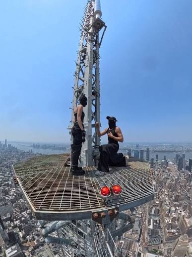 Wapenzi waonekana kuchumbiana Juu ya Empire State Building